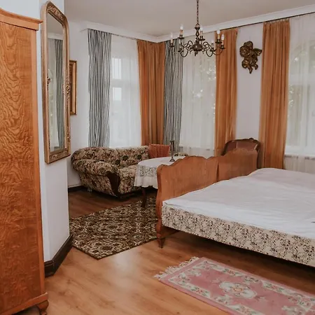 Jantar Apartamenty Stary Dworek شقة